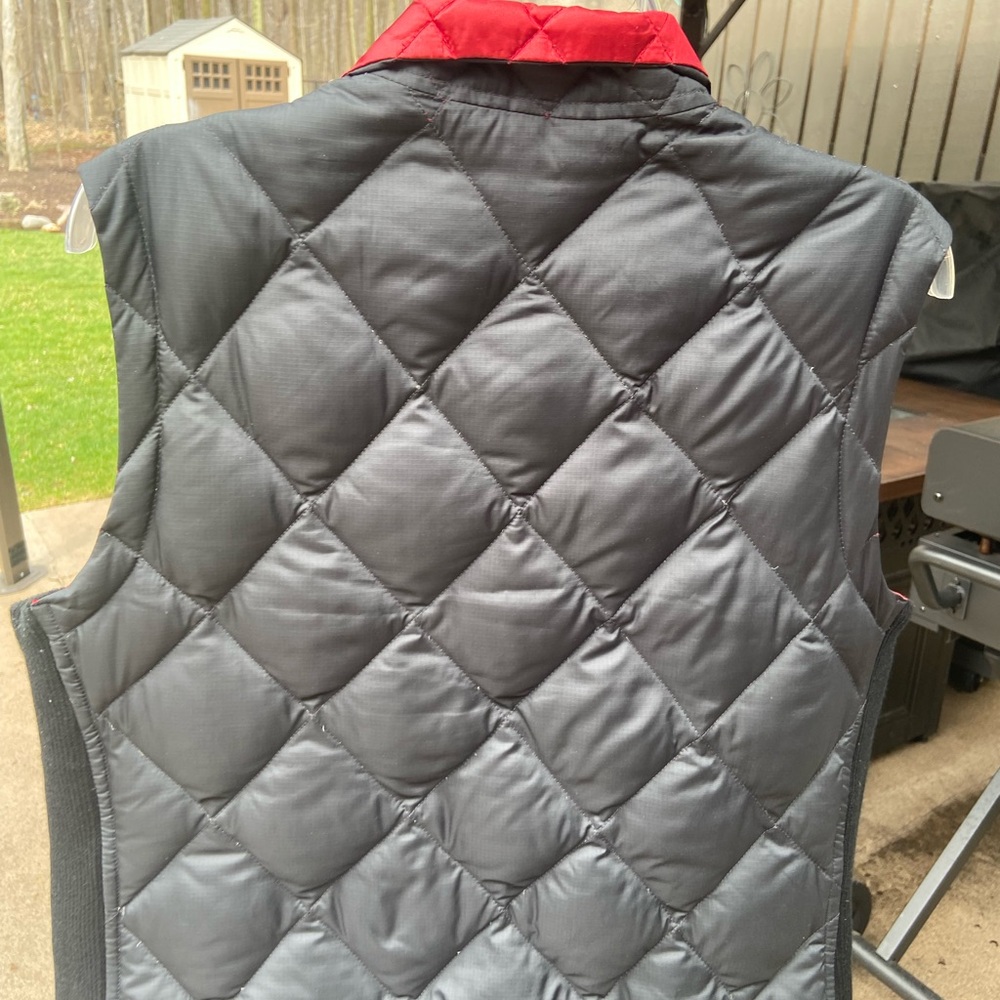 Lightweight Reversible Vest - Picture 4 of 11